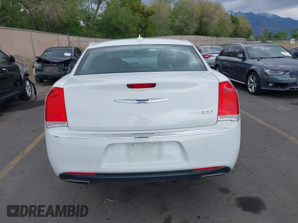 2019 Chrysler 300 Limited z VIN 2C3CCAEG9KH698188, wystawiony jako IAAI lot #42190234 z przebiegiem 62 817 mil mil oraz . Historia ofert i sprzedaży dostępna na DreamBid. Obrazek 16.