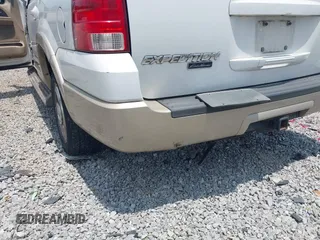 2005 Ford Expedition Eddie Bauer with VIN 1FMPU17575LA42239, listed as a IAAI auction lot 42696901 with 117,807 mi miles and . Bid and sale history available at DreamBid. Image 12.