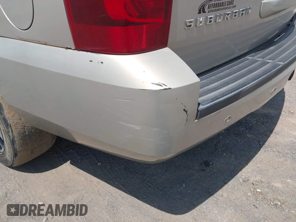 2008 Chevrolet Suburban LTZ with VIN 1GNFK16Y78R121985, listed as a IAAI auction lot 42602591 with 186,975 mi miles and . Bid and sale history available at DreamBid. Image 15.
