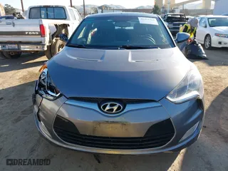 2015 Hyundai Veloster RE:FLEX with VIN KMHTC6AD2FU240091, listed as a IAAI auction lot 41425364 with 68,444 mi miles. Bid and sale history available at carsss.com. Image 12.