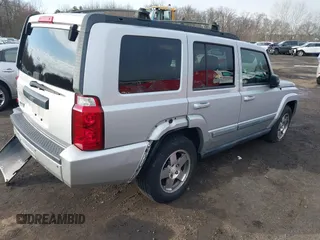 2009 Jeep Commander Sport with VIN 1J8HG48K39C553953, listed as a IAAI auction lot 41863115 with 175,461 mi miles. Bid and sale history available at carsss.com. Image 4.