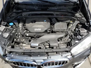 2016 BMW X1 xDrive28i z VIN WBXHT3C34GP883767, wystawiony jako Copart lot #56708375 z przebiegiem 96 285 mil mil oraz Szkoda całkowita • Salvage title. Historia ofert i sprzedaży dostępna na DreamBid. Obrazek 12.