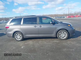 2017 Toyota Sienna XLE Auto Access Seat с VIN 5TDYZ3DC9HS805907, выставлен на аукционе IAAI как лот 41548808 с пробегом 131 607 миль миль и . История ставок и продаж доступна на DreamBid. Изображение 13.