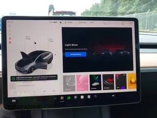 2023 Tesla Model 3 z VIN 5YJ3E1EA6PF650212, wystawiony jako IAAI lot #42554747 z przebiegiem 49 838 mil mil oraz . Historia ofert i sprzedaży dostępna na DreamBid. Obrazek 19.
