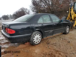 1998 Mercedes-Benz E 320 with VIN WDBJF25F0WA684027, listed as a Copart auction lot 82171114 with 259,427 mi miles and Salvage Title. Bid and sale history available at DreamBid. Image 3.