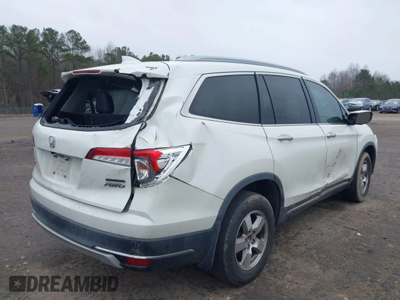 2019 Honda Pilot Touring 7-Passenger with VIN 5FNYF6H65KB035053, listed as a IAAI auction lot 41708503 with 105,710 mi miles. Bid and sale history available at carsss.com. Image 4.