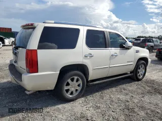 2008 Cadillac Escalade z VIN 1GYEC63818R223070, wystawiony jako Copart lot #60826455 z przebiegiem Nie podano mil oraz Czysty tytuł • Clean title. Historia ofert i sprzedaży dostępna na DreamBid. Obrazek 3.