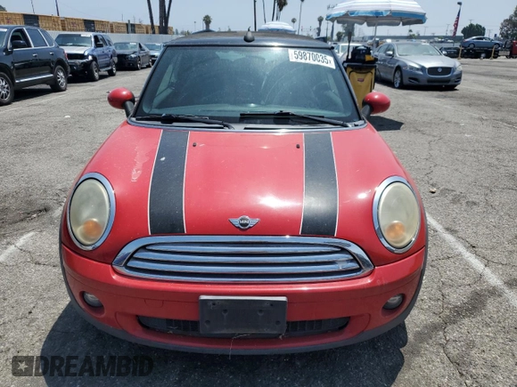 2010 MINI Convertible с VIN WMWMR3C59ATU97966, выставлен на аукционе Copart как лот 59870035 с пробегом 124 132 миль миль и Списание • Salvage title. История ставок и продаж доступна на DreamBid. Изображение 5.
