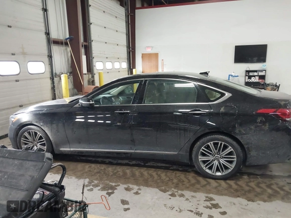 2018 Genesis G80 3.8L with VIN KMHGN4JE4JU232110, listed as a IAAI auction lot 41425938 with 108,170 mi miles. Bid and sale history available at carsss.com. Image 14.