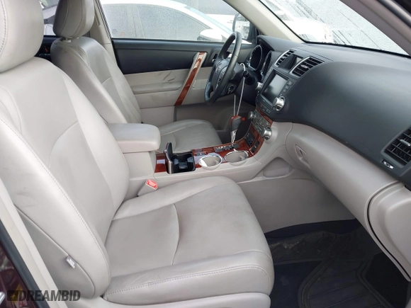 2011 Toyota Highlander Limited with VIN 5TDYK3EH2BS024104, listed as a IAAI auction lot 40974692 with 438,182 mi miles. Bid and sale history available at carsss.com. Image 5.