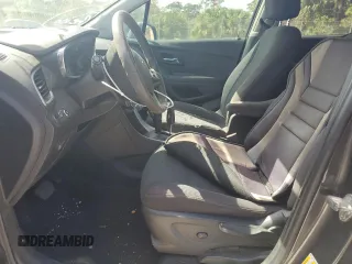 2020 Chevrolet Trax LS z VIN 3GNCJKSBXLL201326, wystawiony jako Copart lot #58873515 z przebiegiem Nie podano mil oraz Nie do naprawy • Non repairable. Historia ofert i sprzedaży dostępna na DreamBid. Obrazek 7.