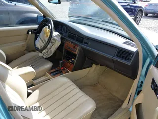 1991 Mercedes-Benz 190 z VIN WDBDA29D0MF832696, wystawiony jako IAAI lot #41796176 z przebiegiem 197 693 mil mil oraz . Historia ofert i sprzedaży dostępna na DreamBid. Obrazek 5.