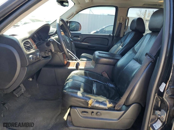 2007 Chevrolet Suburban LTZ with VIN 1GNFK16387R401188, listed as a Copart auction lot 53792485 with 330,884 mi miles and Clean Title. Bid and sale history available at carsss.com. Image 7.
