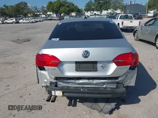 2012 Volkswagen Jetta SE с VIN 3VWDP7AJ9CM313060, выставлен на аукционе IAAI как лот 42182183 с пробегом 123 291 миль миль и . История ставок и продаж доступна на DreamBid. Изображение 6.