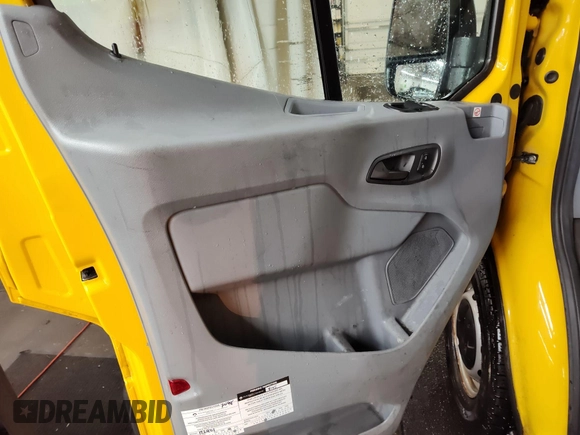 2019 Ford Transit with VIN 1FTYR3XM8KKA38683, listed as a IAAI auction lot 42152991 with 122,901 mi miles. Bid and sale history available at carsss.com. Image 1.