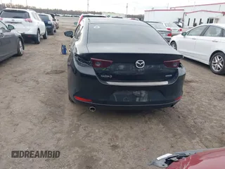 2021 Mazda 3 S с VIN 3MZBPAAL8MM201924, выставлен на аукционе IAAI как лот 40977248 с пробегом 89 894 миль миль и . История ставок и продаж доступна на DreamBid. Изображение 17.