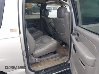2004 Chevrolet Suburban LT with VIN 1GNEC16Z64J179774, listed as a IAAI auction lot 41562209 with 1 mi miles. Bid and sale history available at carsss.com. Image 8.