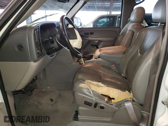 2004 GMC Yukon SLE with VIN 1GKEK13TX4J244318, listed as a Copart auction lot 82329764 with 172,216 mi miles and Salvage Title. Bid and sale history available at carsss.com. Image 7.