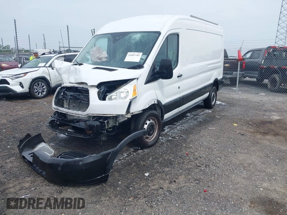 2018 Ford Transit z VIN 1FTYR2CM6JKA77870, wystawiony jako IAAI lot #42087185 z przebiegiem 142 452 mil mil oraz . Historia ofert i sprzedaży dostępna na DreamBid. Obrazek 2.
