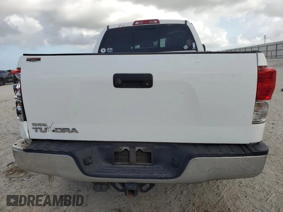 2010 Toyota Tundra z VIN 5TFRM5F10AX019942, wystawiony jako Copart lot #52418865 z przebiegiem Nie podano mil oraz Szkoda całkowita • Salvage title. Historia ofert i sprzedaży dostępna na DreamBid. Obrazek 6.