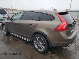 2015 Volvo V60 T5 z VIN YV4612HK7F1000537, wystawiony jako Copart lot #84033744 z przebiegiem 76 563 mil mil oraz Szkoda całkowita • Salvage title. Historia ofert i sprzedaży dostępna na DreamBid. Obrazek 2.