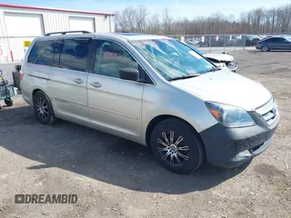 2007 Honda Odyssey Touring with VIN 5FNRL38827B045088, listed as a IAAI auction lot 42088752 with 224,655 mi miles. Bid and sale history available at carsss.com. Image 1.