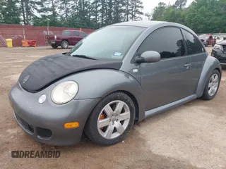 2002 Volkswagen New Beetle Coupe S with VIN 3VWFE21C42M443703, listed as a IAAI auction lot 42108981 with 219,778 mi miles. Bid and sale history available at carsss.com. Image 2.