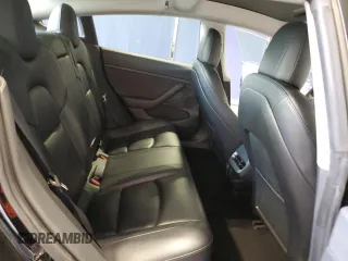 2023 Tesla Model 3 z VIN 5YJ3E1EA1PF450693, wystawiony jako Copart lot #63134005 z przebiegiem 65 116 mil mil oraz Czysty tytuł • Clean title. Historia ofert i sprzedaży dostępna na DreamBid. Obrazek 10.
