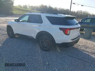 2025 Ford Explorer ST z VIN 1FMWK8GC9SGA40313, wystawiony jako IAAI lot #41931242 z przebiegiem 9 279 mil mil oraz . Historia ofert i sprzedaży dostępna na DreamBid. Obrazek 3.