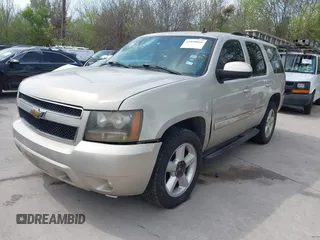 2007 Chevrolet Tahoe LS z VIN 1GNFC13J97R308812, wystawiony jako IAAI lot #41898016 z przebiegiem 178 559 mil mil oraz . Historia ofert i sprzedaży dostępna na DreamBid. Obrazek 2.