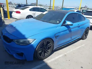 2015 BMW M4 z VIN WBS3R9C51FK334607, wystawiony jako IAAI lot #42217799 z przebiegiem 152 772 mil mil oraz . Historia ofert i sprzedaży dostępna na DreamBid. Obrazek 2.