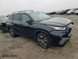 2020 Toyota Highlander XLE with VIN 5TDHZRBH0LS511869, listed as a Copart auction lot 43069265 with 107,098 mi miles and Salvage Title. Bid and sale history available at carsss.com. Image 4.