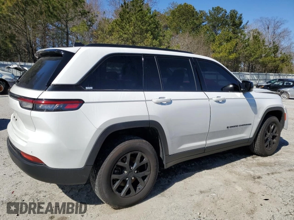2024 Jeep Grand Cherokee Laredo with VIN 1C4RJHAG3RC124581, listed as a Copart auction lot 45677095 with 24,123 mi miles and Clean title. Bid and sale history available at DreamBid. Image 3.
