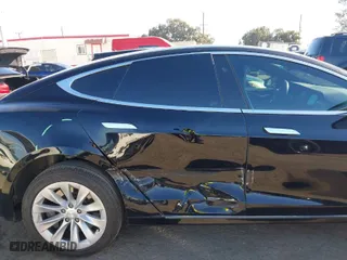 2018 Tesla Model S 75D with VIN 5YJSA1E26JF275543, listed as a IAAI auction lot 40922883 with 111,624 mi miles. Bid and sale history available at carsss.com. Image 6.