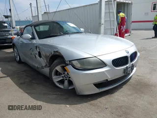 2007 BMW Z4 3.0i z VIN 4USBU33527LW70285, wystawiony jako IAAI lot #42201075 z przebiegiem 116 829 mil mil oraz . Historia ofert i sprzedaży dostępna na DreamBid. Obrazek 1.