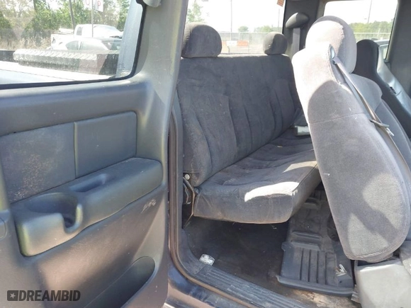 2000 Chevrolet Silverado 2500 LS with VIN 1GCGC29U0YE149496, listed as a IAAI auction lot 41967368 with 282,833 mi miles. Bid and sale history available at carsss.com. Image 8.