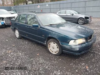 1998 Volvo S70 with VIN YV1LS557XW1546067, listed as a IAAI auction lot 41806312 with 119,368 mi miles. Bid and sale history available at carsss.com. Image 1.