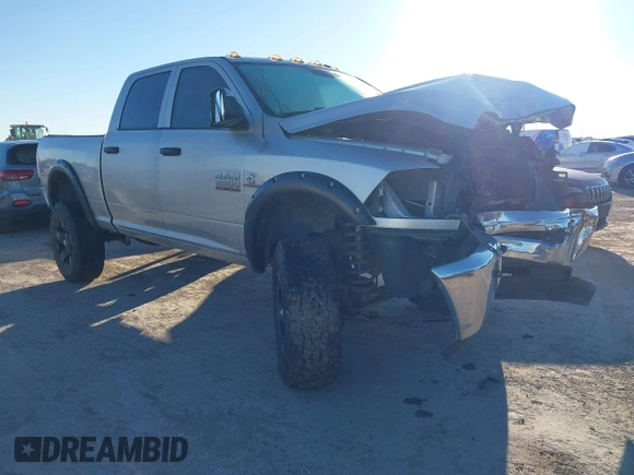 2013 Ram 2500 Tradesman z VIN 3C6UR5CL2DG550173, wystawiony jako IAAI lot #40865715 z przebiegiem 110 829 mil mil oraz . Historia ofert i sprzedaży dostępna na DreamBid. Obrazek 1.