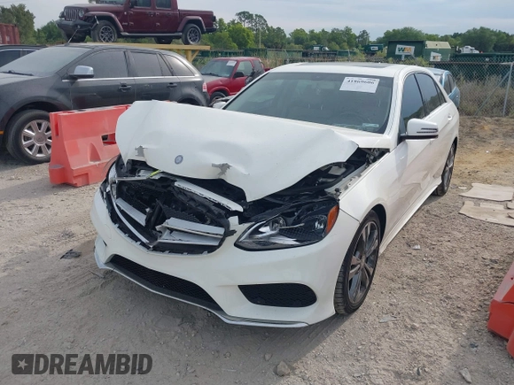 2014 Mercedes-Benz E-Class E 350 Sport with VIN WDDHF5KB1EA796617, listed as a IAAI auction lot 41869606 with 105,298 mi miles. Bid and sale history available at carsss.com. Image 17.