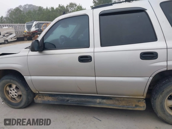 2006 Chevrolet Tahoe LS with VIN 1GNEC13V86R119341, listed as a IAAI auction lot 41564383 with 295,214 mi miles. Bid and sale history available at carsss.com. Image 14.