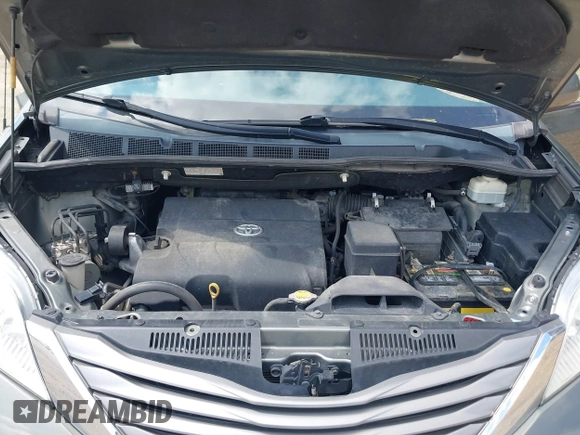 2012 Toyota Sienna XLE AAS z VIN 5TDYK3DC0CS221618, wystawiony jako IAAI lot #41983806 z przebiegiem 200 851 mil mil oraz . Historia ofert i sprzedaży dostępna na DreamBid. Obrazek 10.
