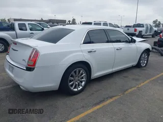 2012 Chrysler 300 C z VIN 2C3CCAET4CH236569, wystawiony jako IAAI lot #42181321 z przebiegiem 144 243 mil mil oraz . Historia ofert i sprzedaży dostępna na DreamBid. Obrazek 4.
