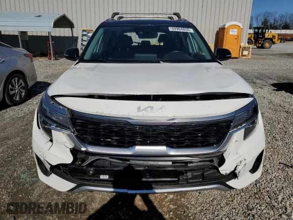 2023 Kia Seltos S z VIN KNDEU2AA5P7384758, wystawiony jako Copart lot #43904855 z przebiegiem 48 559 mil mil oraz Szkoda całkowita • Salvage title. Historia ofert i sprzedaży dostępna na DreamBid. Obrazek 5.