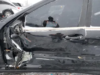 2005 Mercedes-Benz C 55 AMG z VIN WDBRF76J35F584816, wystawiony jako Copart lot #45890395 z przebiegiem 154 772 mil mil oraz Szkoda całkowita • Salvage title. Historia ofert i sprzedaży dostępna na DreamBid. Obrazek 7.