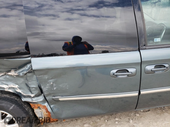 2006 Chrysler Town & Country Touring with VIN 2A4GP54L36R783707, listed as a Copart auction lot 50533355 with 181,646 mi miles and Salvage Title. Bid and sale history available at DreamBid. Image 11.