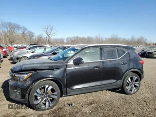 2023 Volvo XC40 Ultimate Bright Theme с VIN YV4L12UA2P2018231, выставлен на аукционе Copart как лот 41922235 с пробегом 39 681 миль миль и Списание • Salvage title. История ставок и продаж доступна на DreamBid. Изображение 1.