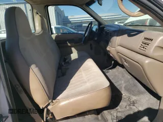 2001 Ford F-250 XL z VIN 1FTNF21L31EC98816, wystawiony jako Copart lot #72825944 z przebiegiem 145 083 mil mil oraz Szkoda całkowita • Salvage title. Historia ofert i sprzedaży dostępna na DreamBid. Obrazek 10.