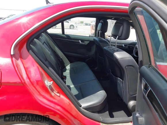 2013 Mercedes-Benz C 300 Sport с VIN WDDGF8AB8DR284402, выставлен на аукционе IAAI как лот 42291028 с пробегом Не указан миль и . История ставок и продаж доступна на DreamBid. Изображение 8.