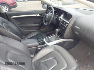 2011 Audi A5 Premium Plus z VIN WAULFAFR9BA080187, wystawiony jako IAAI lot #42220280 z przebiegiem 142 676 mil mil oraz . Historia ofert i sprzedaży dostępna na DreamBid. Obrazek 5.