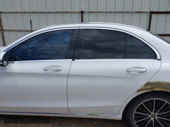 2019 Mercedes-Benz C 300 with VIN 55SWF8DB7KU283888, listed as a IAAI auction lot 42417049 with 111,868 mi miles and . Bid and sale history available at DreamBid. Image 15.